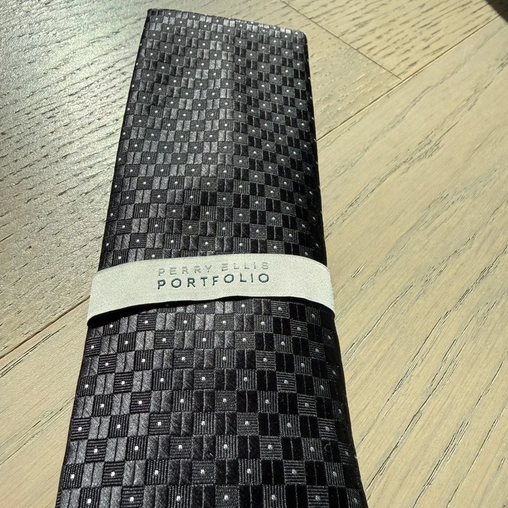 NWT Perry Ellis Portfolio Black Klaren Neat Textured Tie